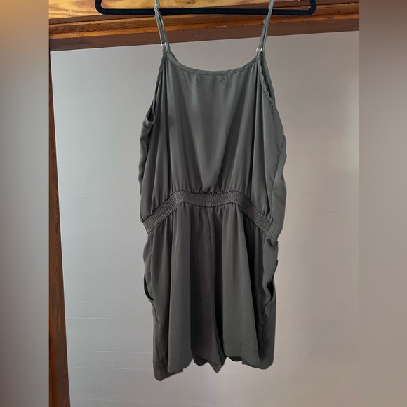 Olive green romper - Picture 3 of 3